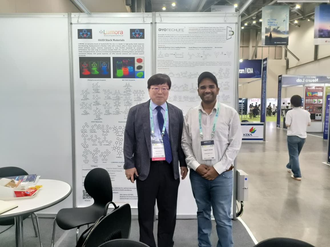 Meeting at LUMORA exhibition booth