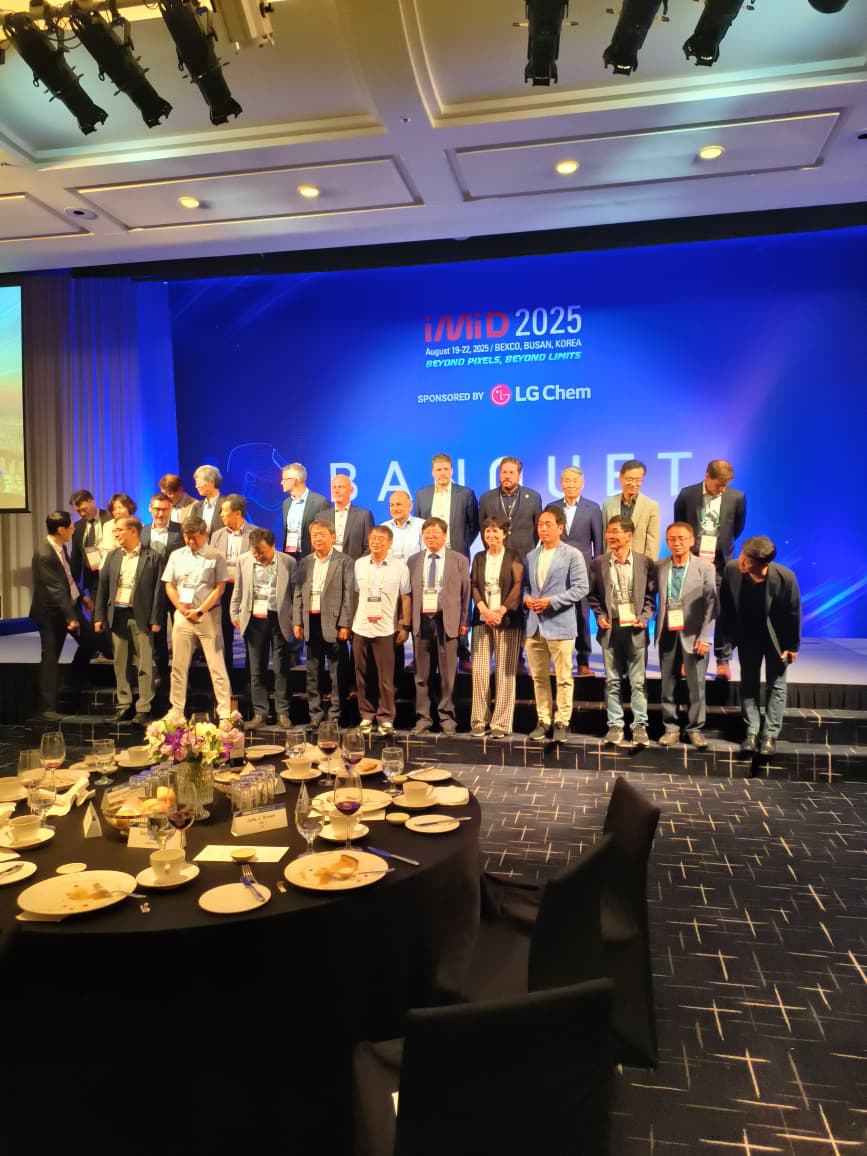 Group photo at IMID 2025 banquet